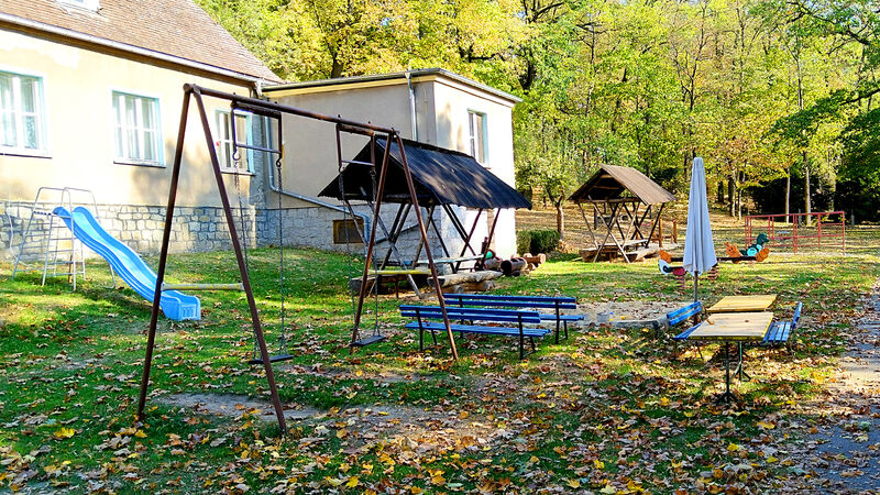 Ferienwohnung Lausitzblick - Der alte Kindergarten mit Spielplatz Bild 1